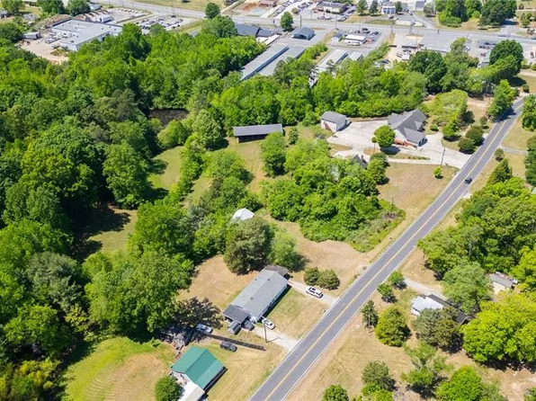 1056 Hasty School Rd, Thomasville, NC 27360
