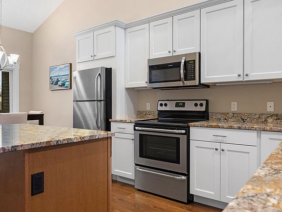 4th image of 431 Munson Pl Unit 5