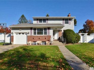 6 Romeo Ln, Commack, NY 11725