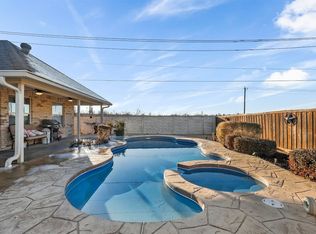 801 Huebner Way, Burleson, TX 76028