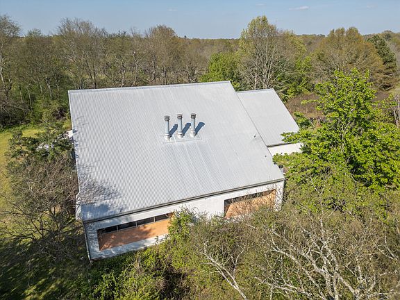 4th image of 132 Overview Rd