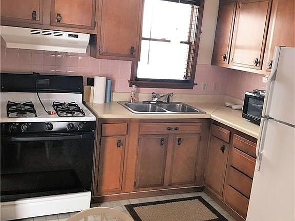 5th image of 85 Homesgarth Ave