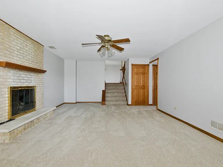 7745 Woodstock Dr — Photo 10