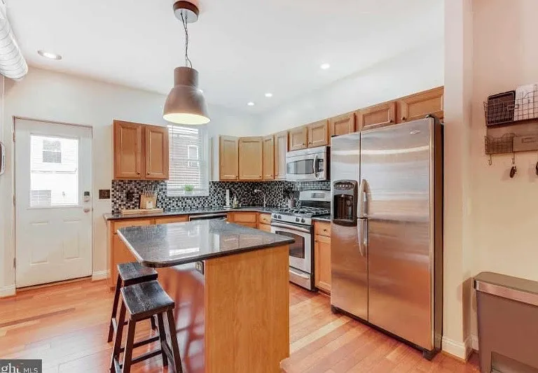 1409 E Clement St — Photo 11