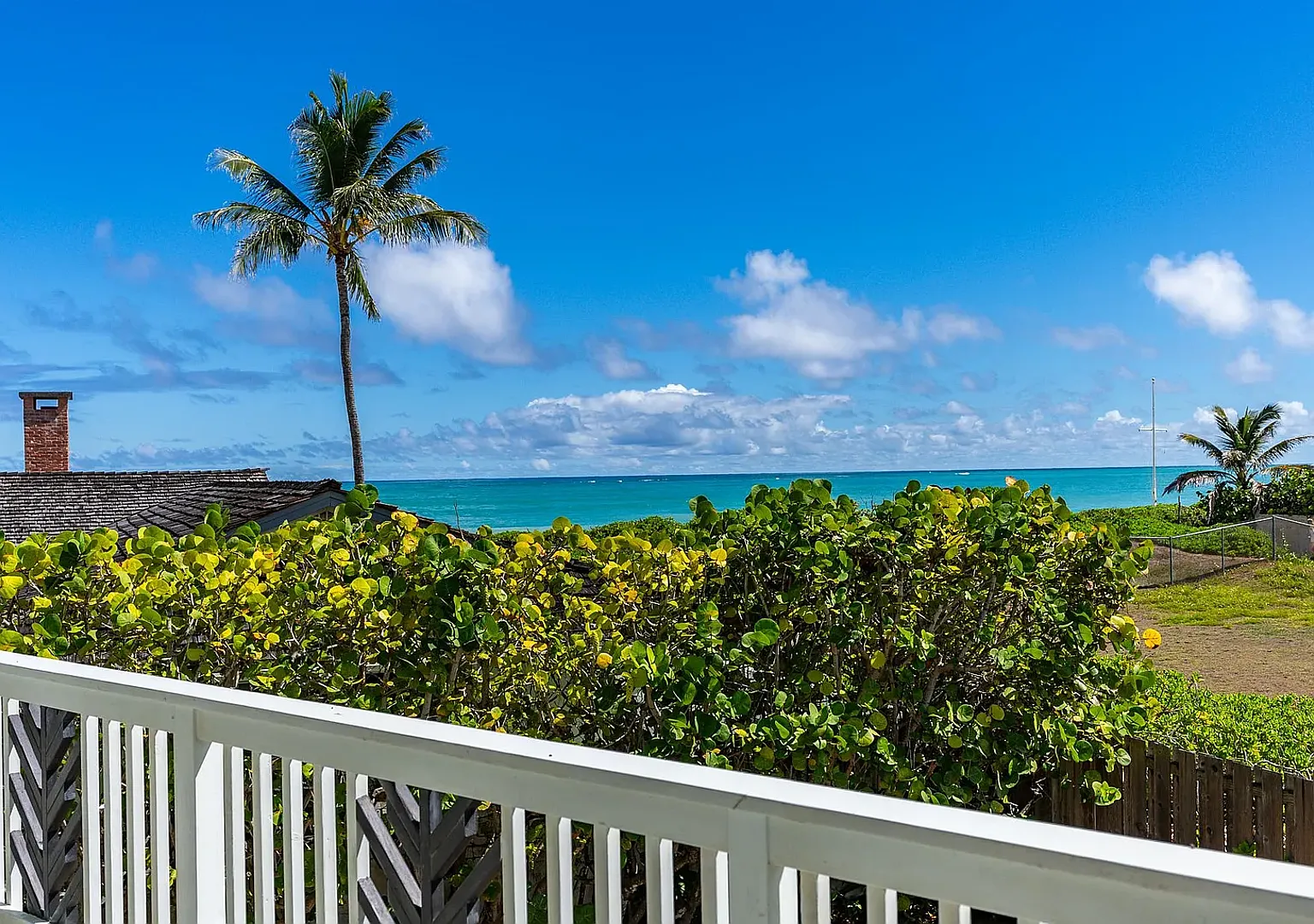 Amazing Fully Furnished Single-Family Two-Story Home Just One House from Kailua Beach 6 Bedrooms,... — Photo 4