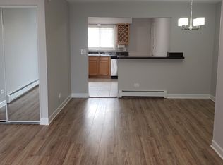 10403 Dearlove Rd APT 5, Glenview, IL 60025