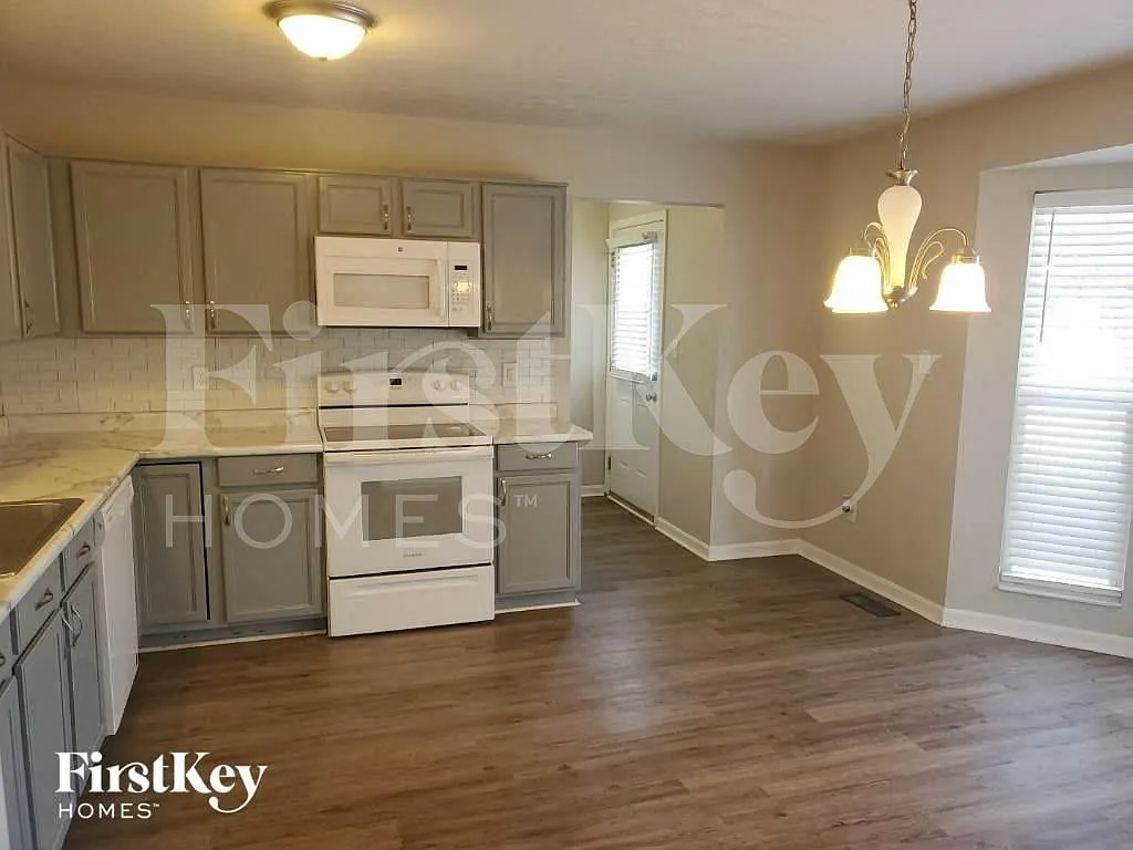 4 bed, 2.5 bath, 2278 sqft, $2,345 — Photo 4
