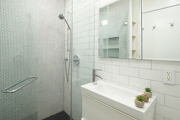 Sold by Compass | media 22