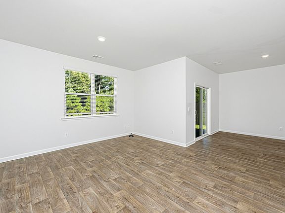 5th image of 142 Summit View Dr