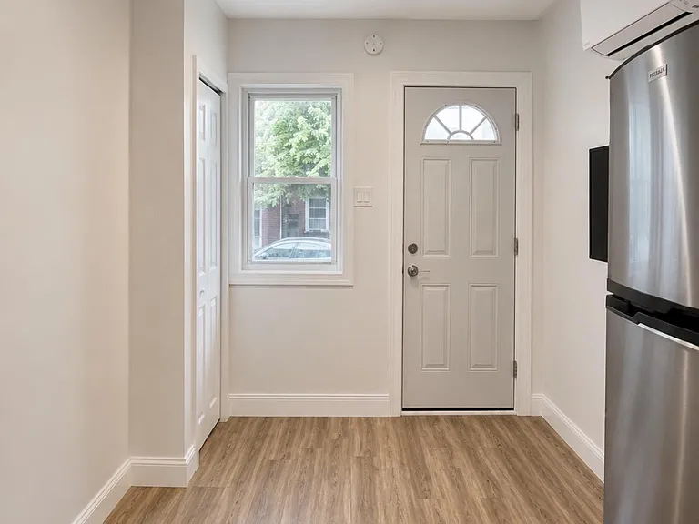 119 Maple St #1/2-1 — Photo 4