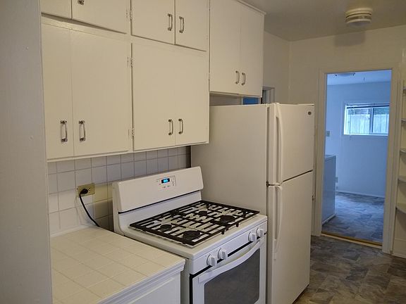 4th image of 3617 E 32nd Ave