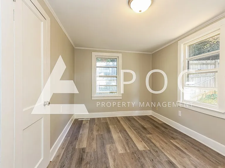 1308 Madison St — Photo 11