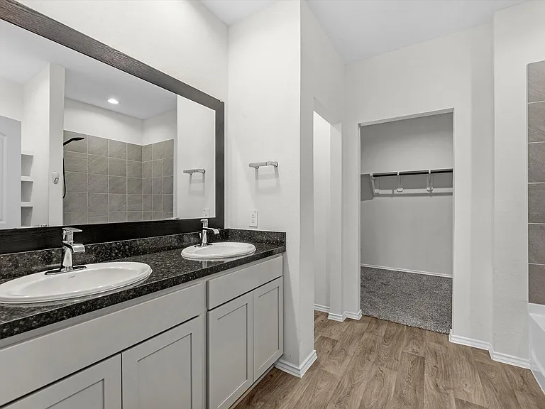 5455 Pinetree Crescent Ln — Photo 16