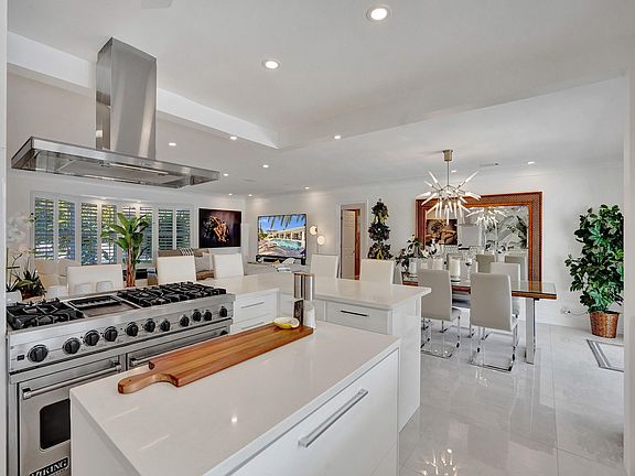 3rd image of 5611 Bayview Drive