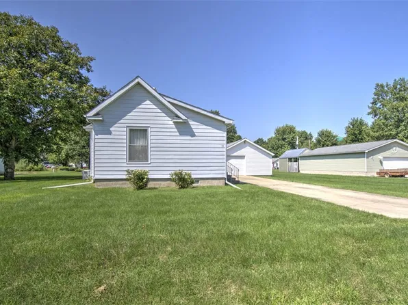 211 S Locust, Stonington, IL 62567