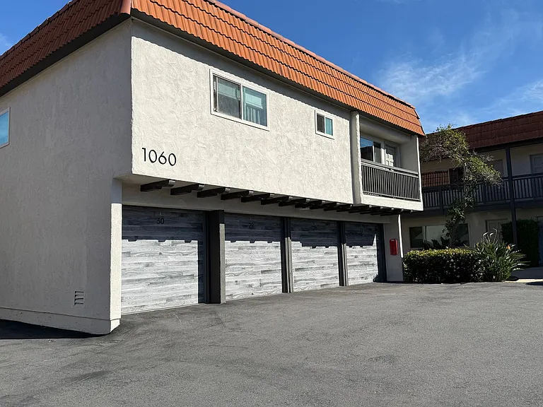 El Camino Grove Apartment Homes — Photo 17