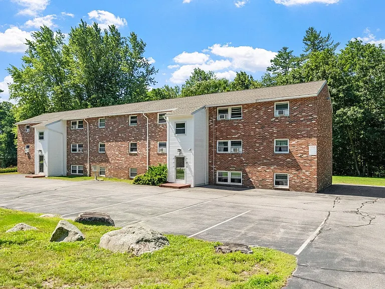 9 Emerald Dr #10 — Photo 1