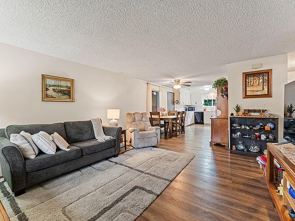 2nd image of 714 Brookside Cir