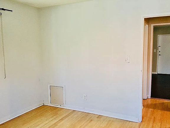 Bed room entry doo via hallway
