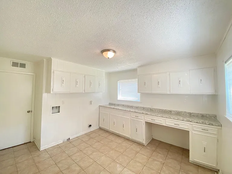 410 Cordell Dr — Photo 26