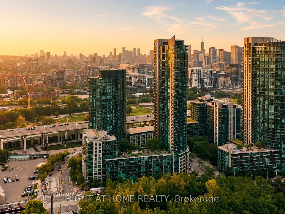 231 Fort York Blvd #321