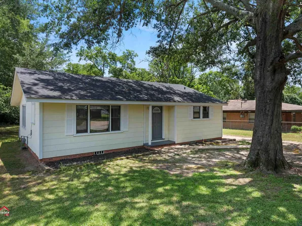 314 N Pecan St, Carthage, TX 75633