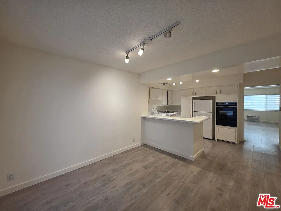3 bed, 2.0 bath, 1260 sqft, $3,800 — Photo 1