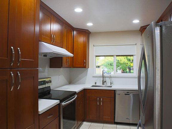 3rd image of 2153 Abbey Ln