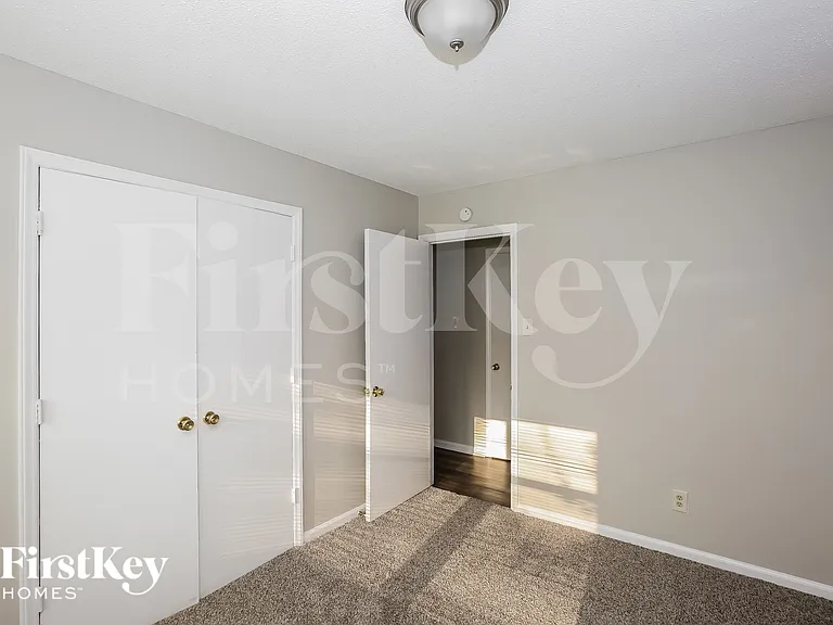 2330 Knight Dr — Photo 13