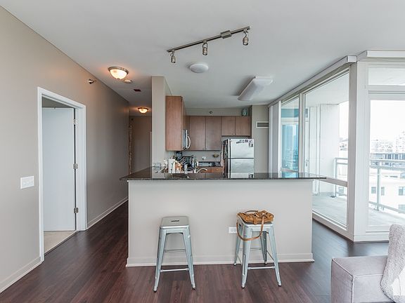 4th image of 757 N Orleans St #2009