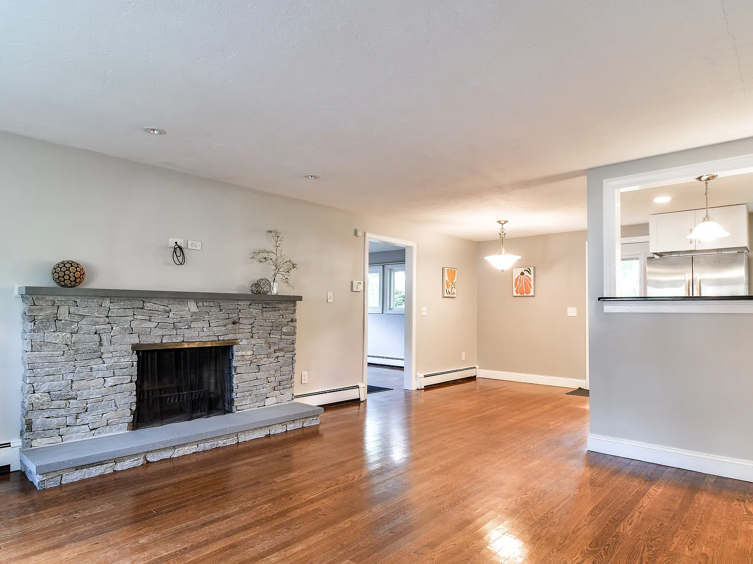 3 bed, 1.5 bath, 1634 sqft, $3,600 — Photo 2