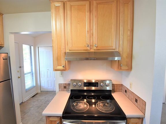 5th image of 1091 Sycamore Ave