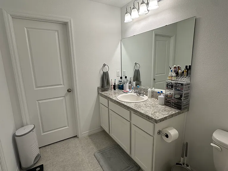 405 Madison Dr — Photo 7
