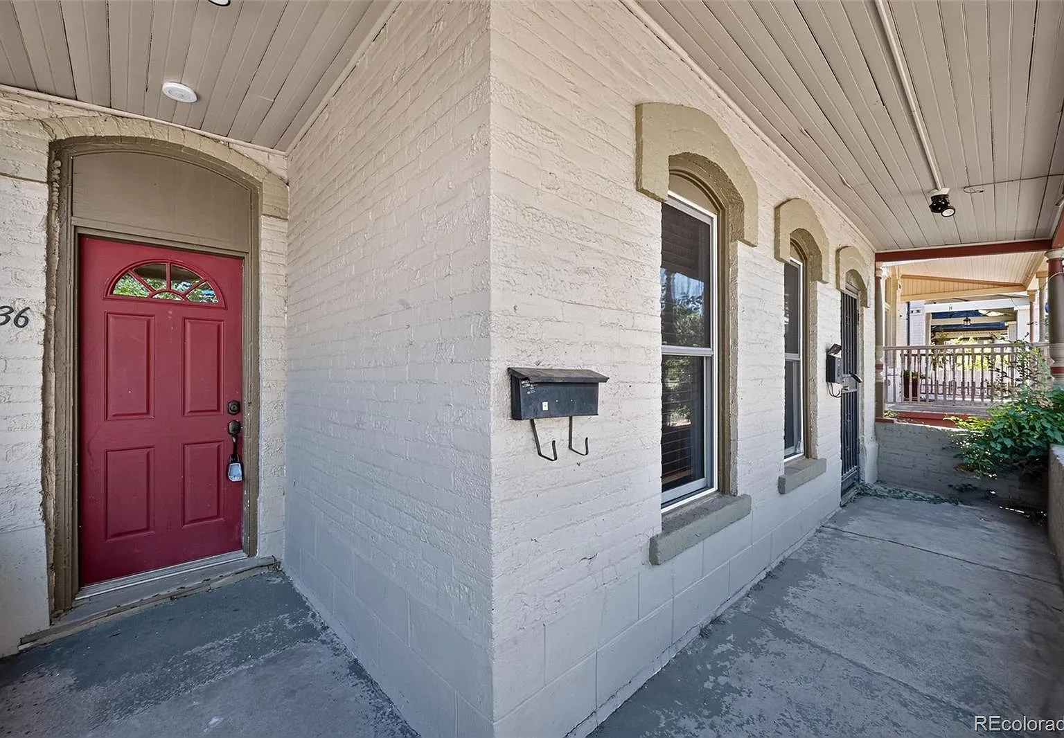 1 bed, 1.0 bath, 900 sqft, $1,525 — Photo 2