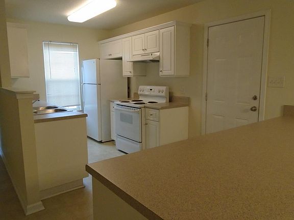 5th image of 113 Kingston Village Dr