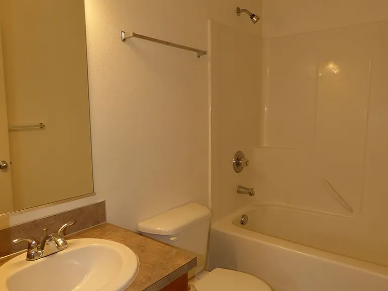 3536-3538 Fisher Ct NE — Photo 23