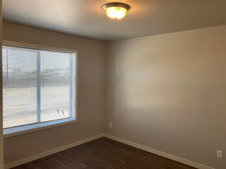 4 Bed 3 Bath Twin Home — Photo 7