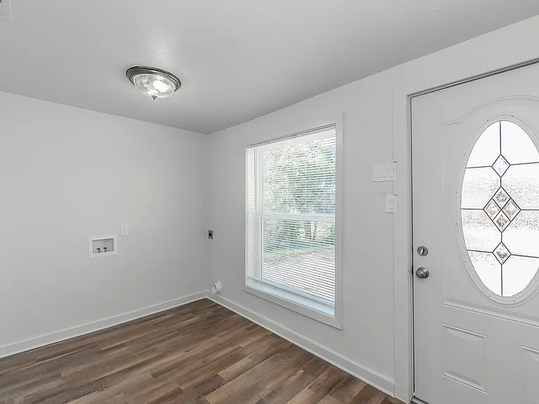 505 N Lamar St — Photo 5