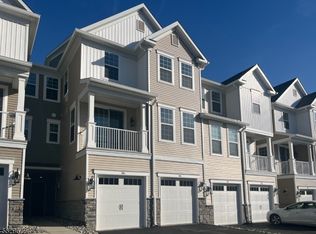 206 Honeysuckle Ln, Warren, NJ 07059