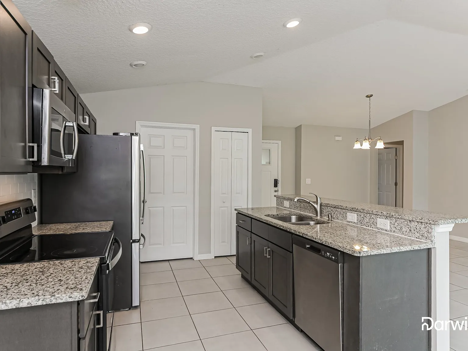 3 bed, 2.0 bath, 1263 sqft, $1,675 — Photo 3