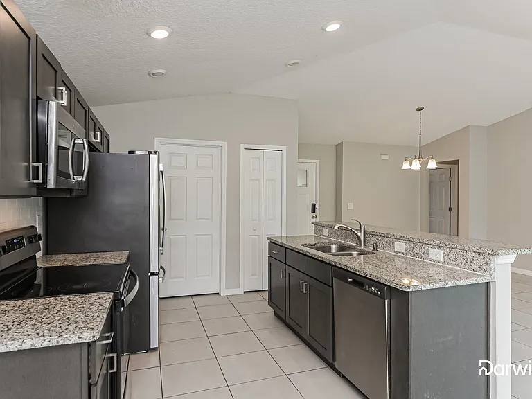 381 Hibiscus Dr — Photo 3