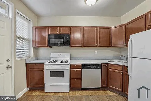 302 V St NE #2 — Photo 6