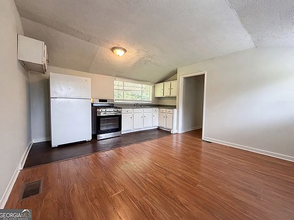 5th image of 1396 Pine Dr