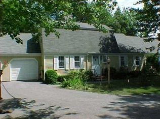 55 Applegate Ln, Falmouth, ME 04105