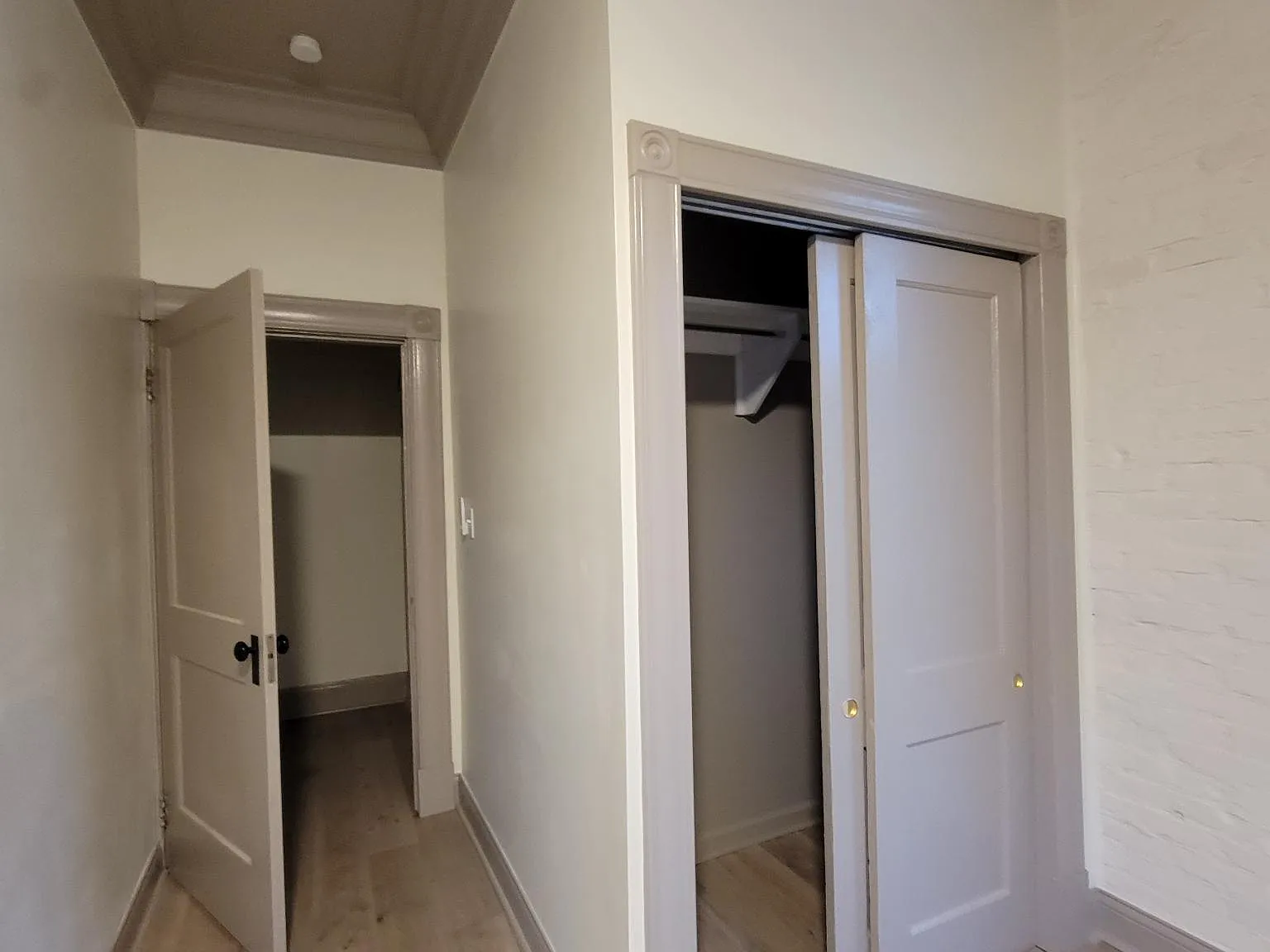 1 bed, 2500 sqft, $1,350 — Photo 3