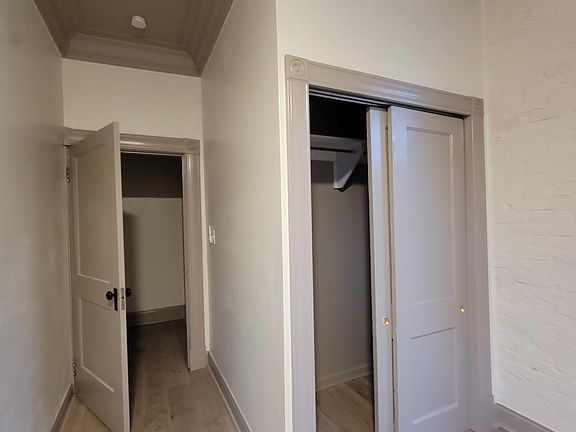 3rd image of 926 Montague Rd