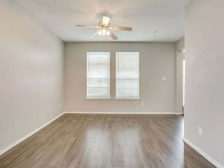 2701 Clovermeadow Dr — Photo 10