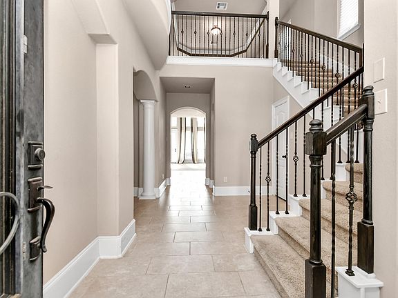 5th image of 14811 Diane Manor Ln