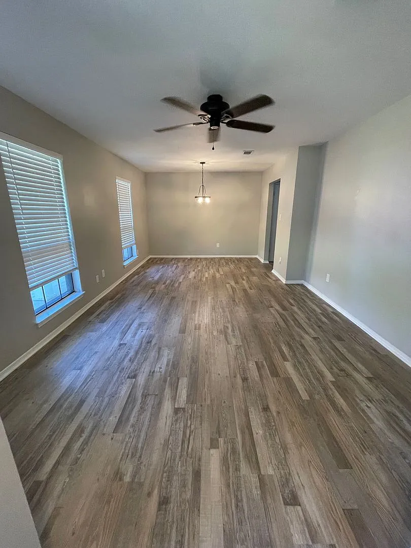 Beautiful Upgraded Home in Northeast Pensacola - Northpointe Subdivision — Photo 4