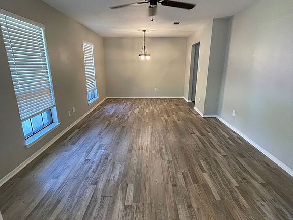 4th image of 4615 Gladstone Dr